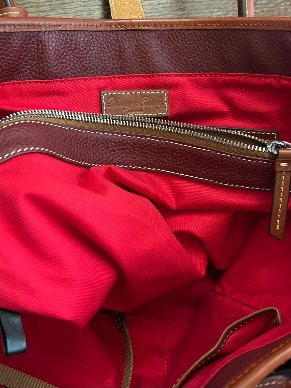 Dooney & Bourke Pebbled Large Leather Tote -Like New - Picture 3 of 3